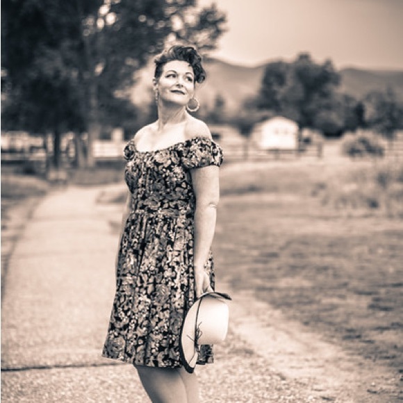 Meet your Posher, Trixie - Picture 2 of 3